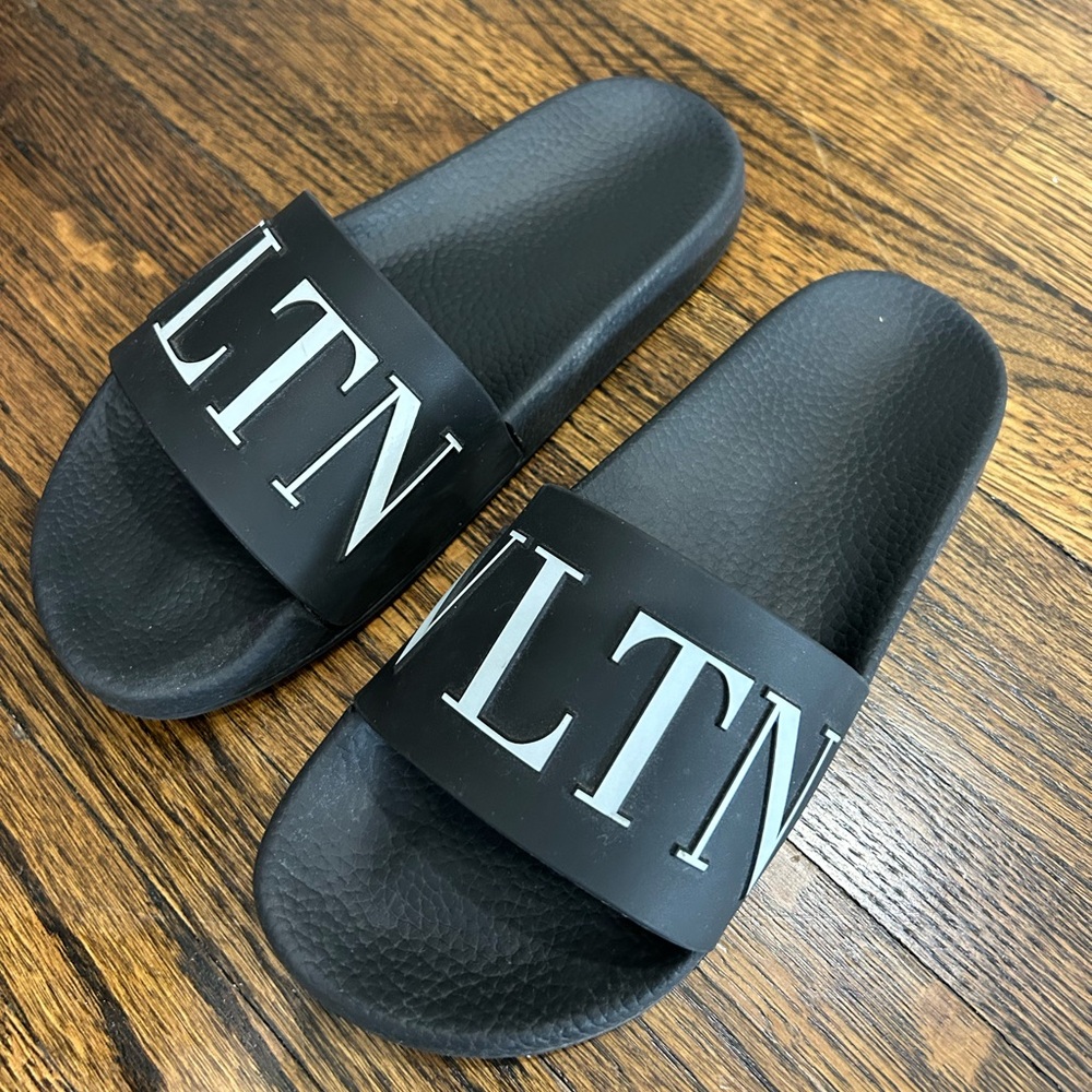 Valentino pool slides